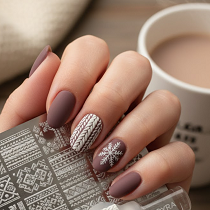 🧶 Nail Art Tendance : Le Look "Pull Tricoté" Facile avec la Plaque Moyra n°99 ! ❄️